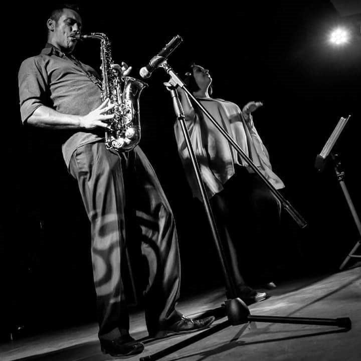 Johann au saxophone et Karine