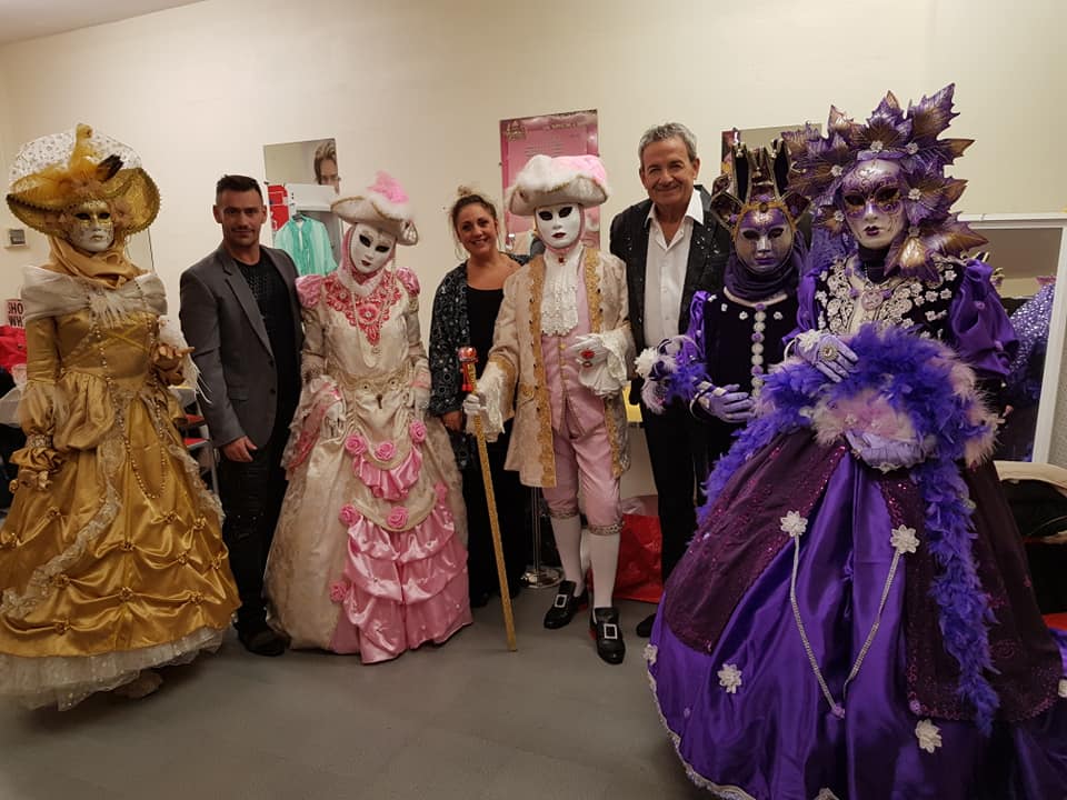 La compagnie play se déguise ambiance bal costumés Louis 14